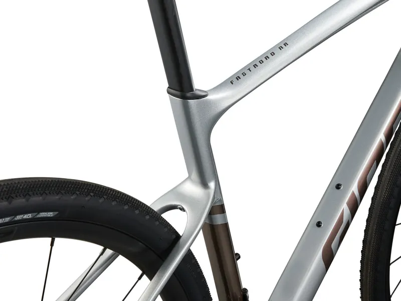 Giant FastRoad AR Advanced 1 Hybrid Bike 2023 In Silver - Image 4