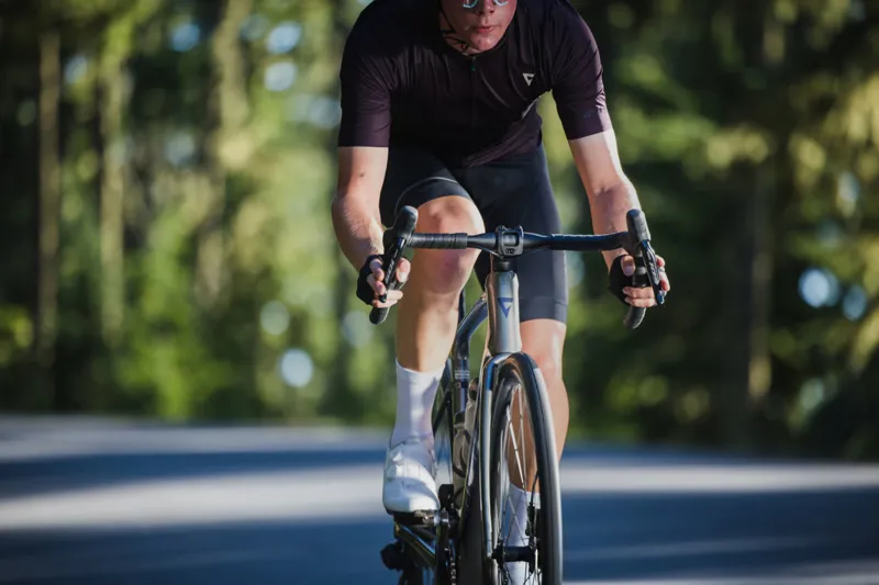 Giant Defy Advanced 1 Road Bike 2024 In Charcoal/Milky Way - Image 12