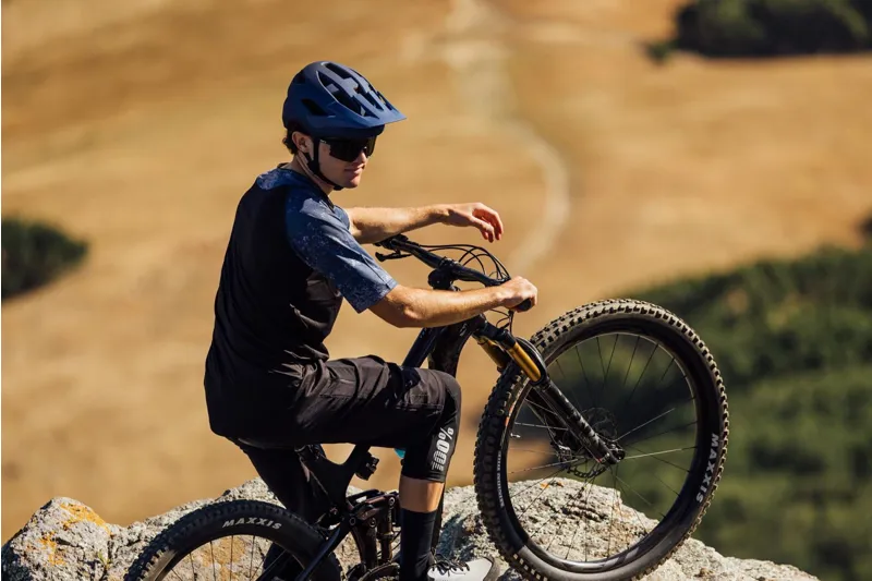 Giant Roost MIPS MTB Helmet In Black Diamond